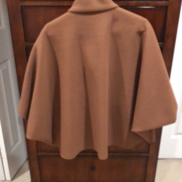 Cocoa unlined cape jacket with pockets. Purchased in Italy. Size L - Picture 2 of 7